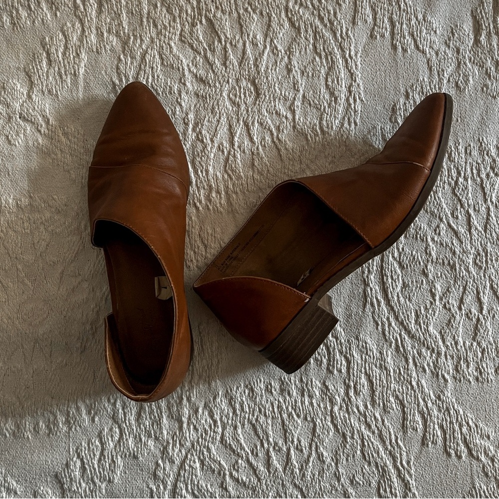 Universal Thread Booties • Size 7.5